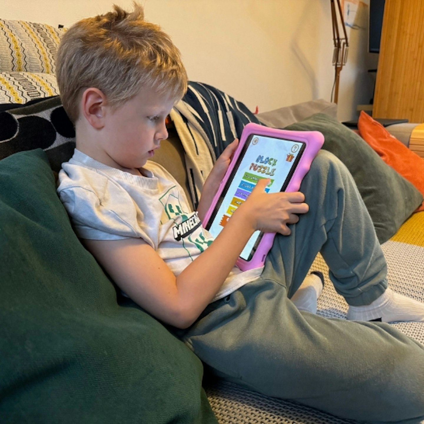 young boy using the Kids Veidoo Android Tablet