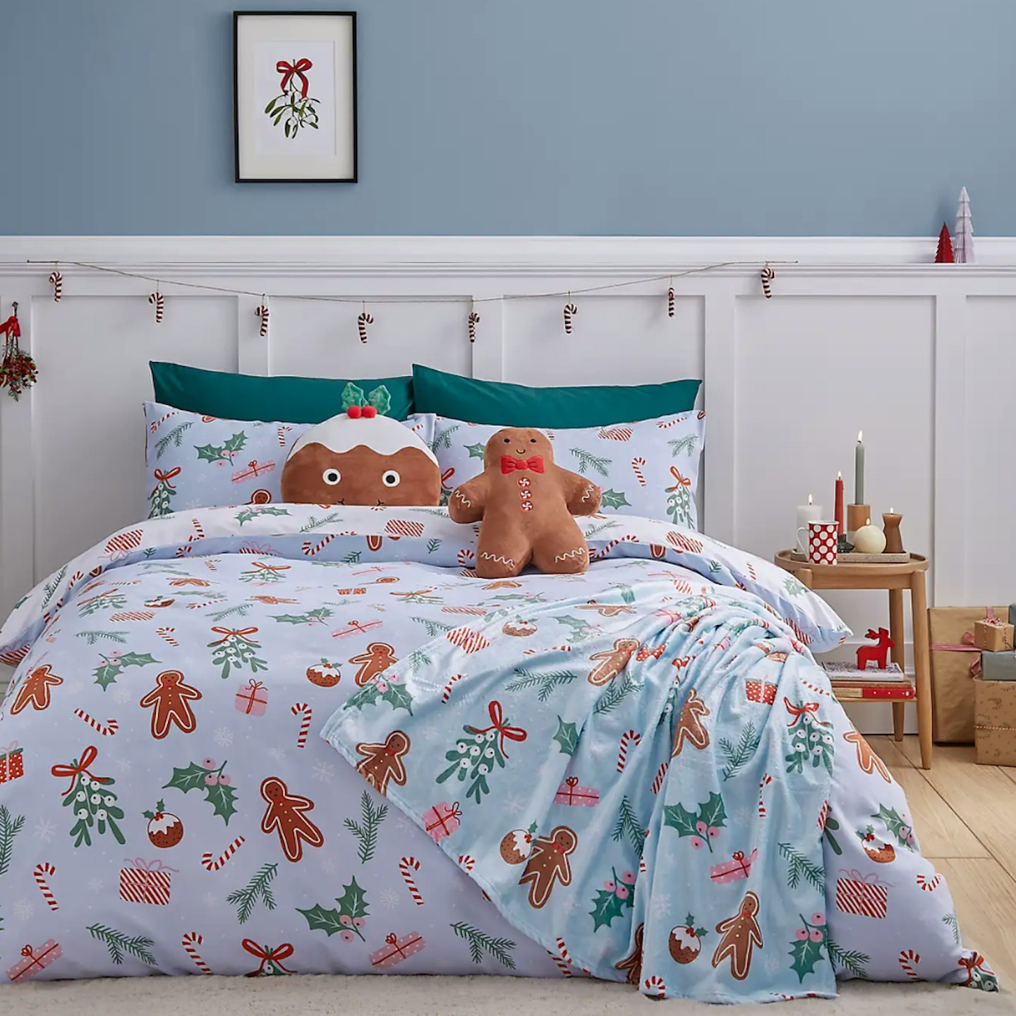 Catherine Lansfield Christmas Gingerbread Reversible Duvet Cover and Pillowcase Set