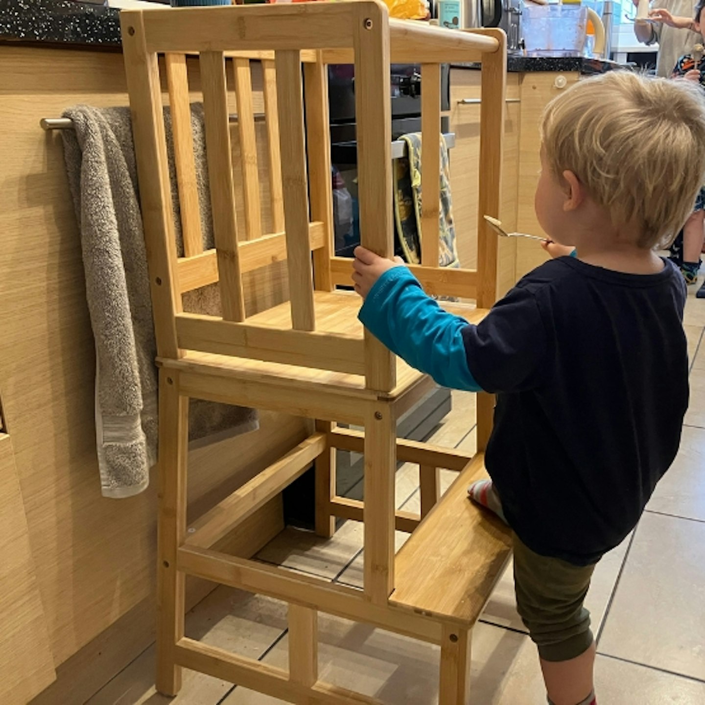COSYLAND Kitchen Kids Standing Tower