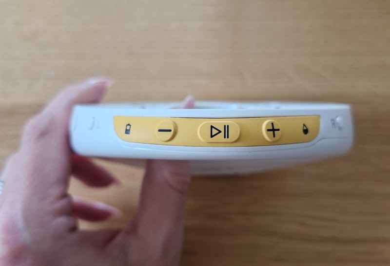 buttons on the Medela Magic InBra