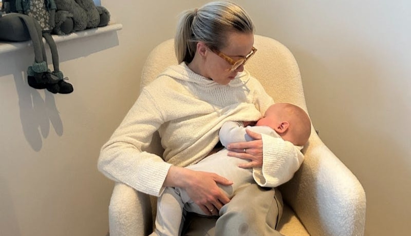 Mother nursing baby in Ickle Bubba Roxby Chair