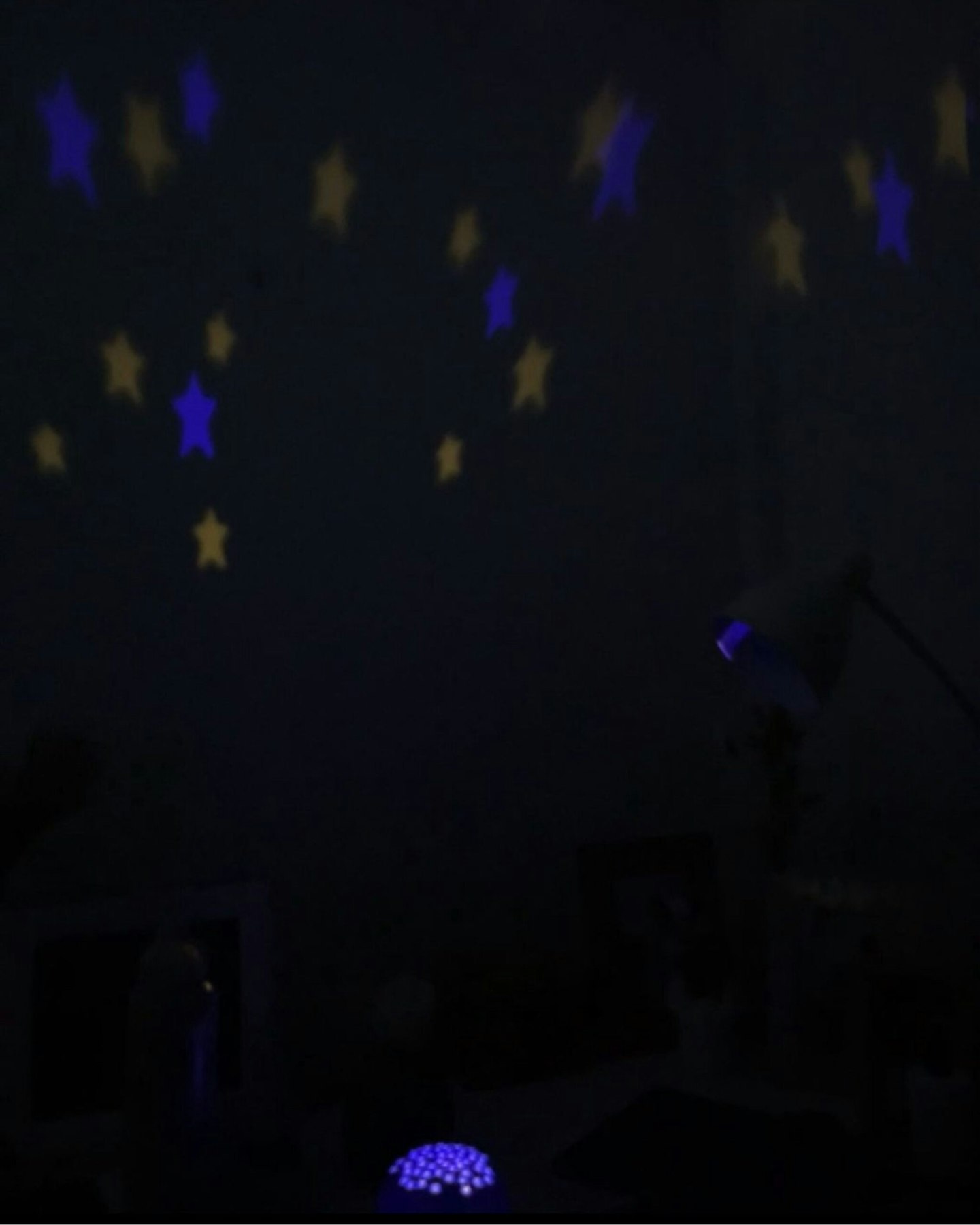 A LITTLE LOVELY COMPANY PROJECTOR NIGHT LIGHT