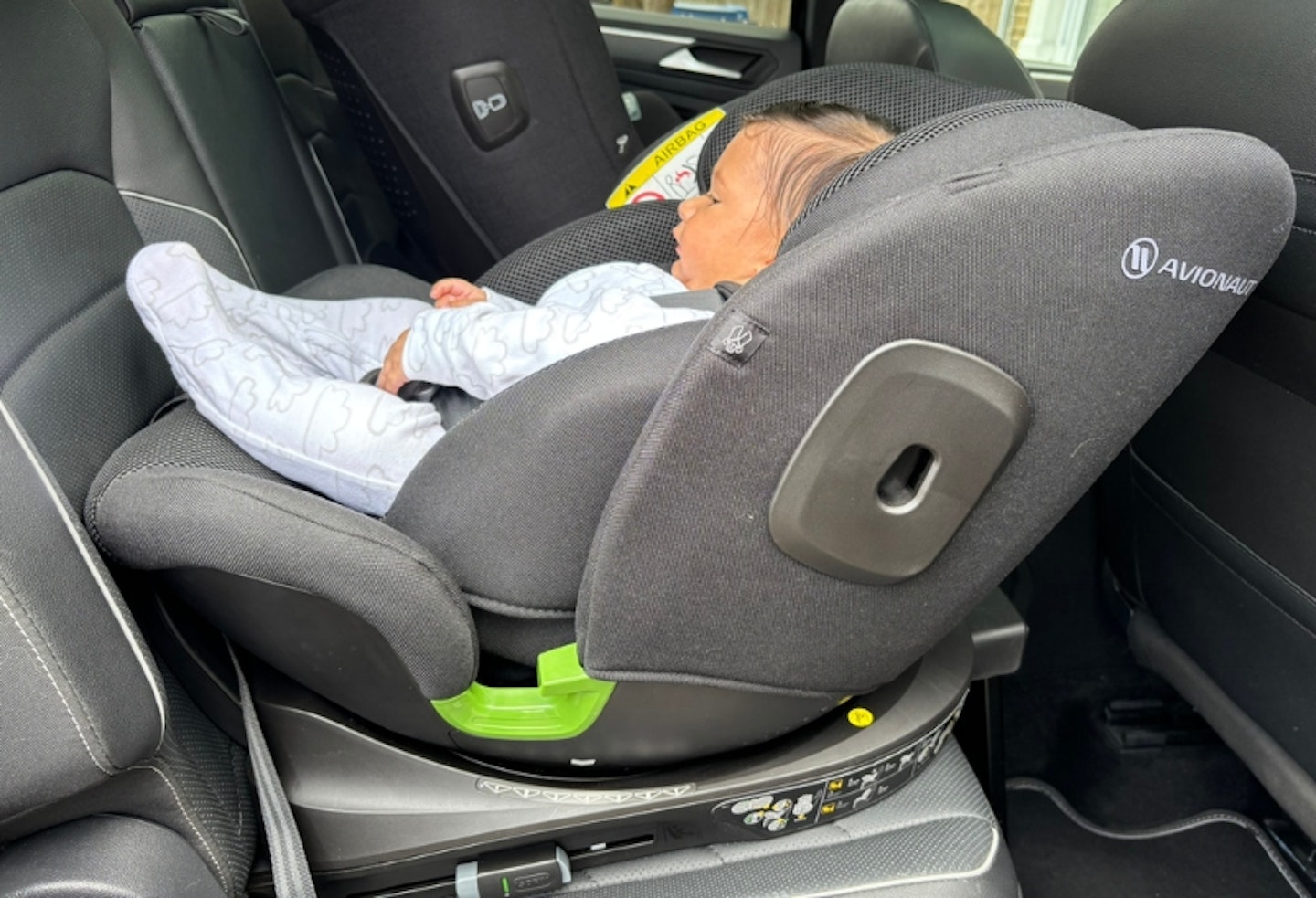 side view of a baby in the Avionaut Stardust