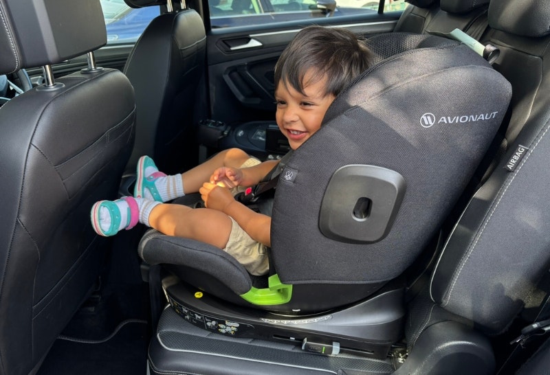 side view of a toddler in the Avionaut Stardust