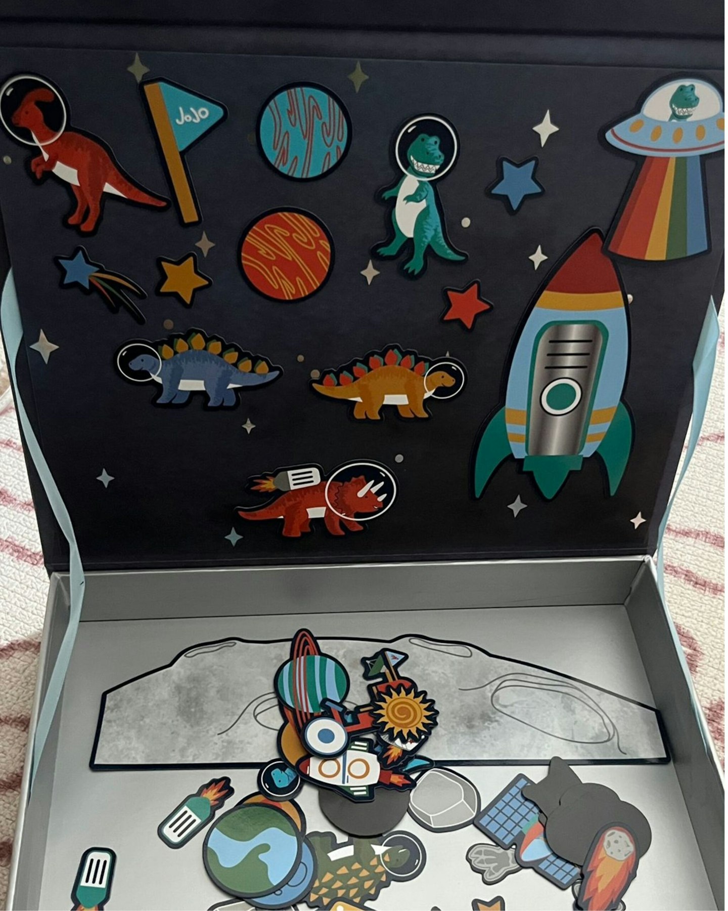 Build Your Own Magnetic Dinosaur Space Scene (4)
