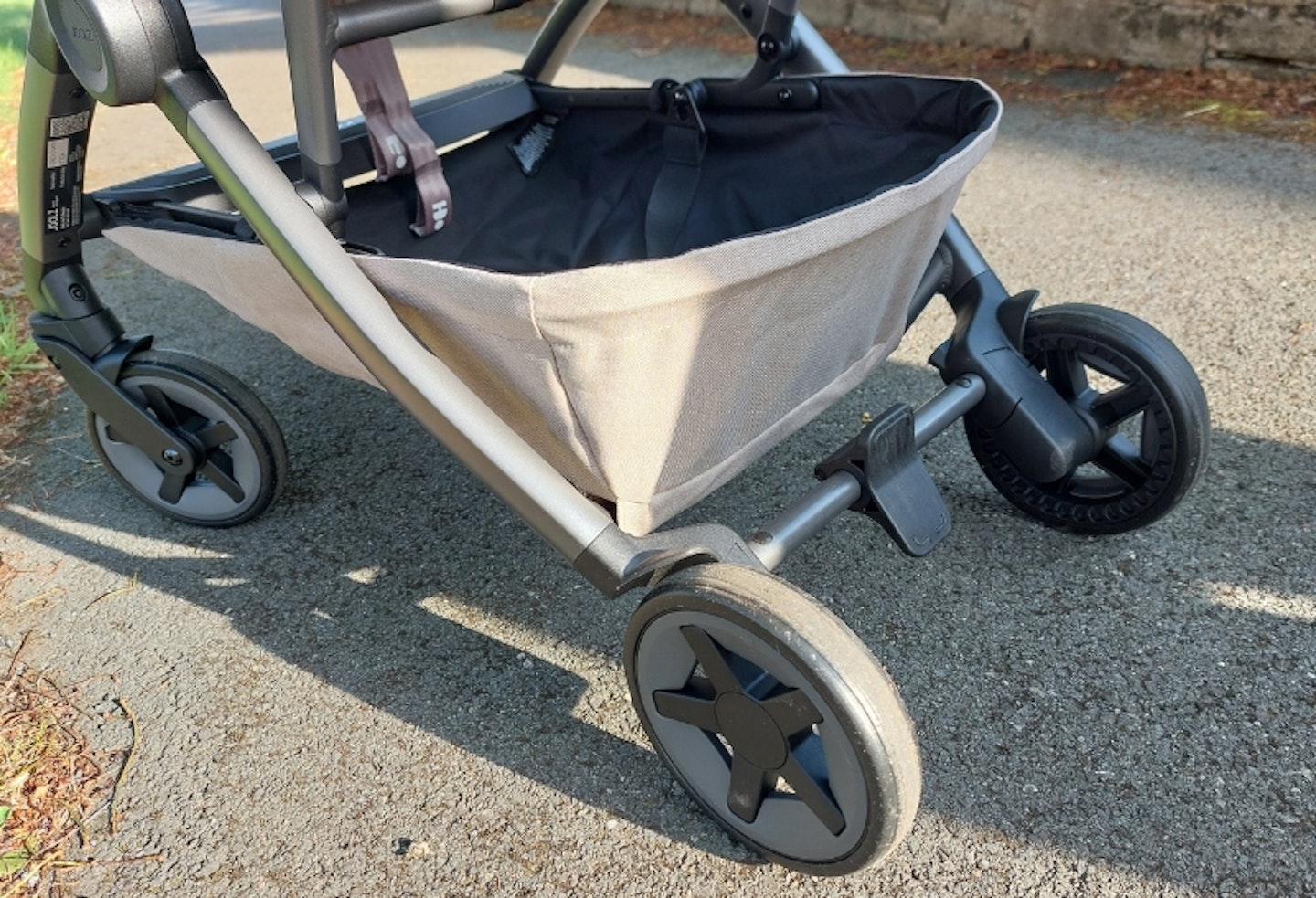 storage basket on the Joolz Aer2