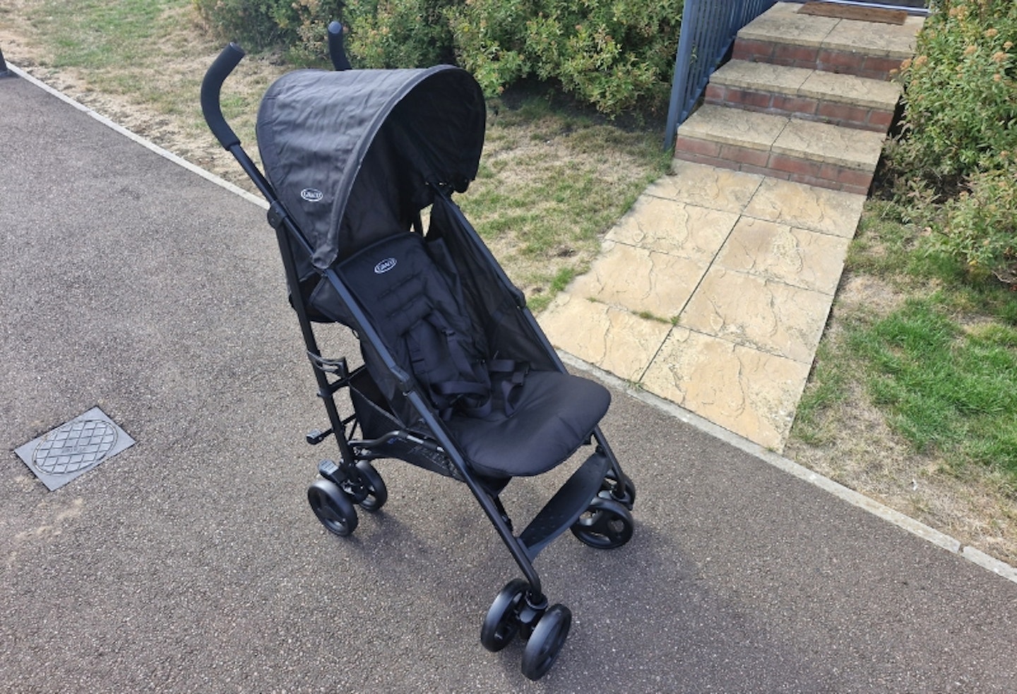 side view of the Graco EzLite