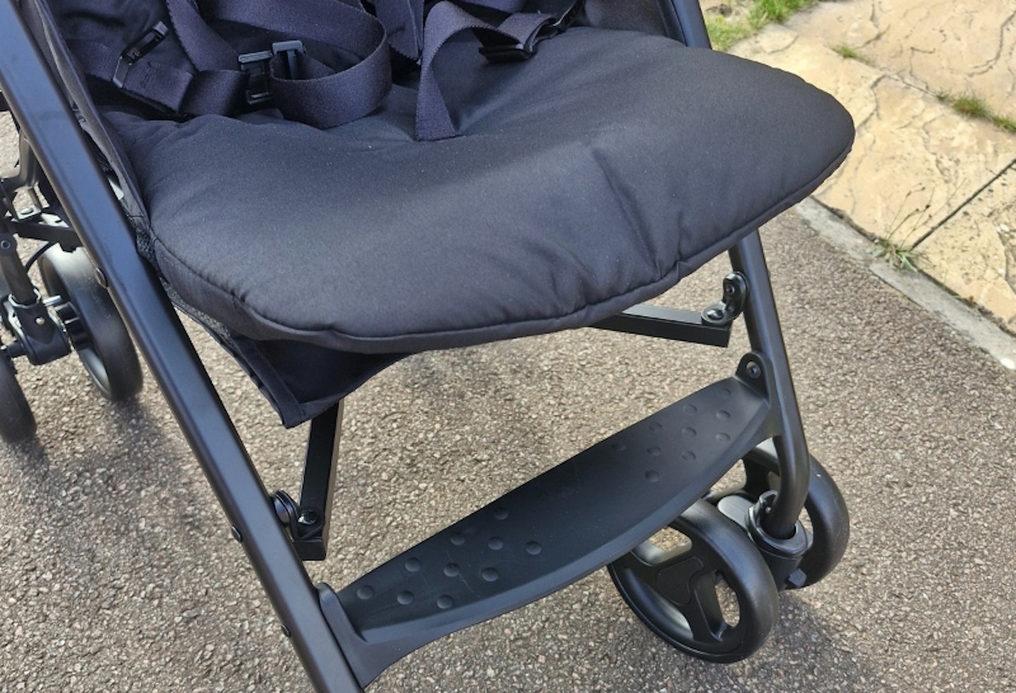 seat and leg support on the Graco EzLite