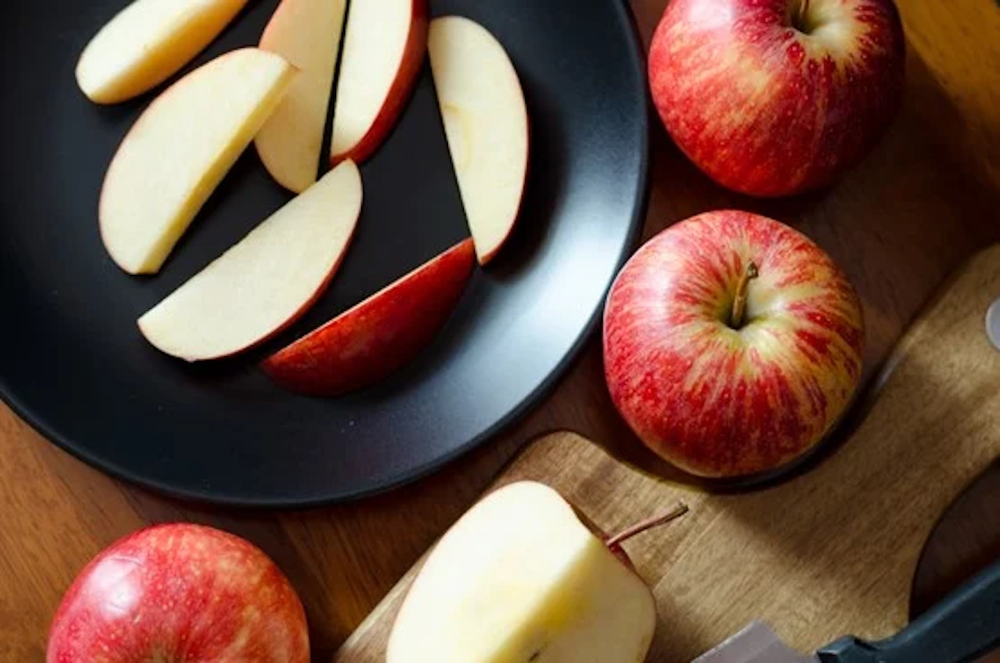 sliced apples in a bowl