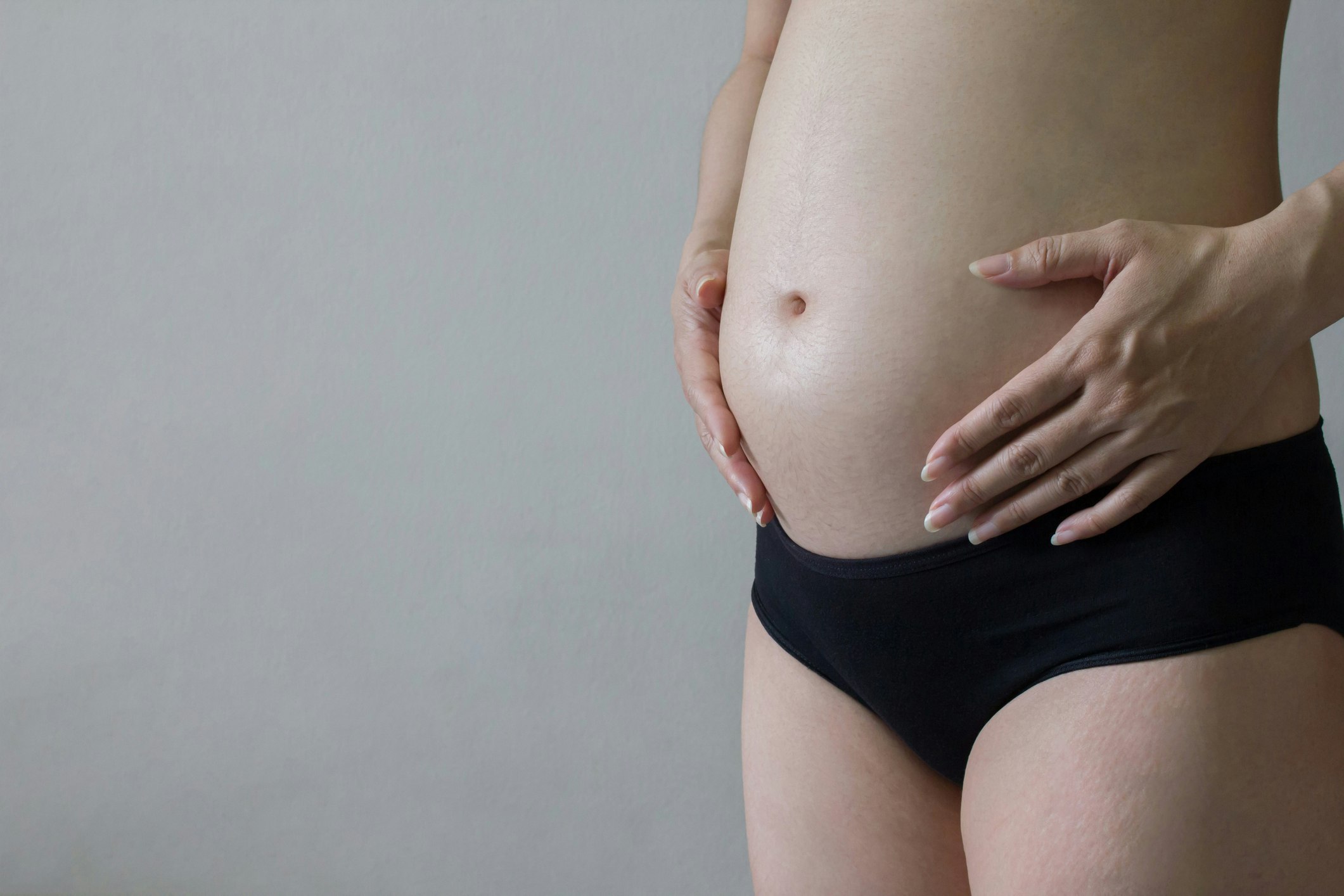 4 months pregnant: Belly, symptoms and baby development