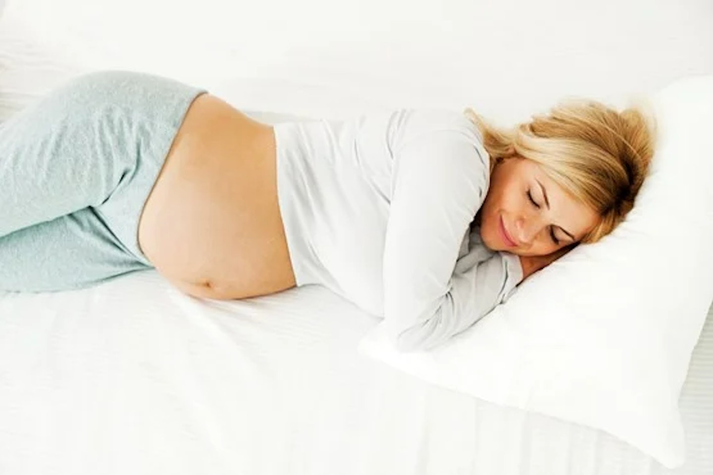pregnant woman sleeping on the side