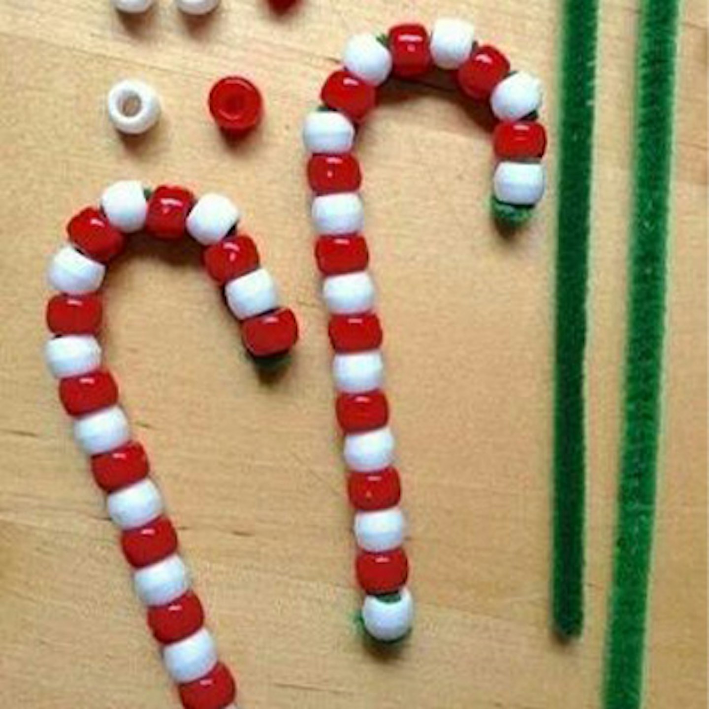 pipe-cleaner-candy-cane