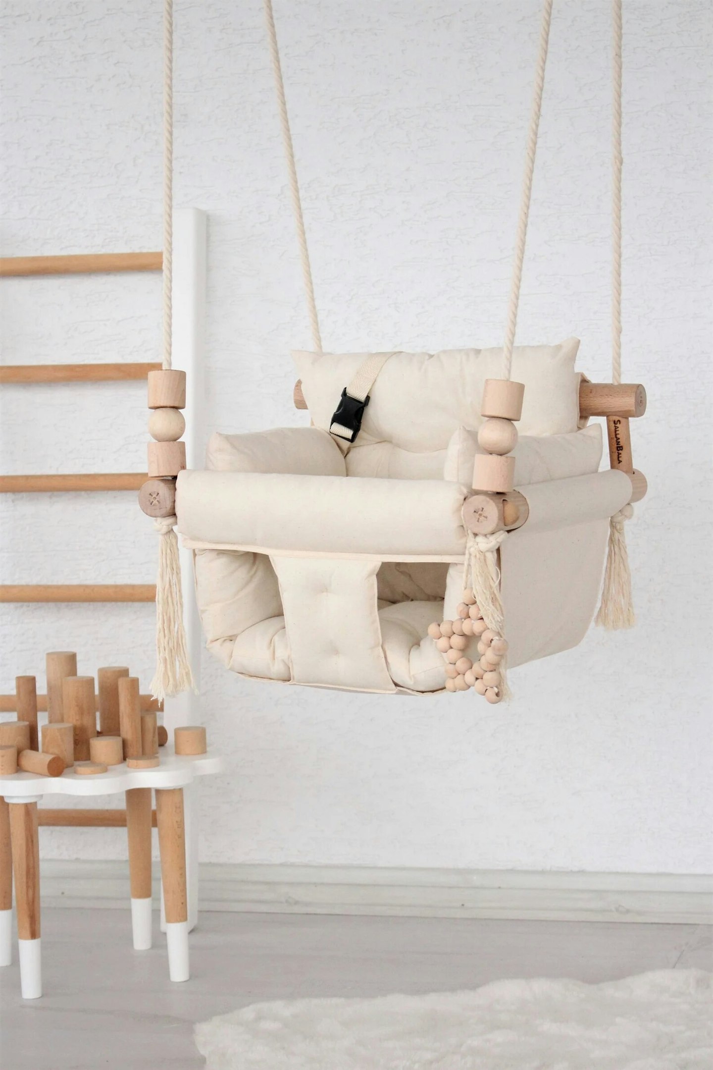 cushioned scandi swing