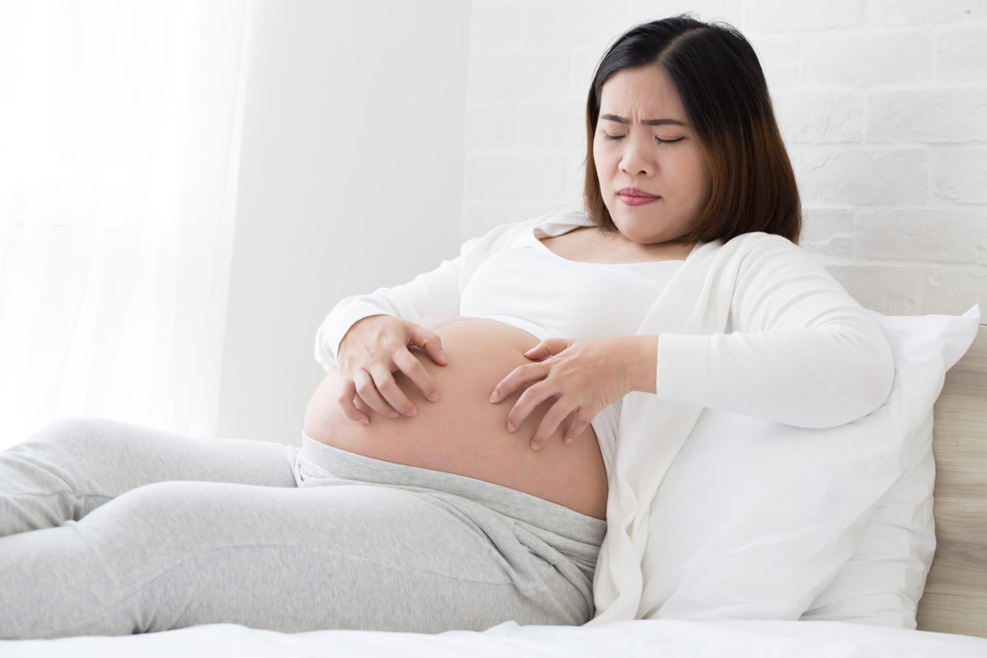 pregnant woman itching