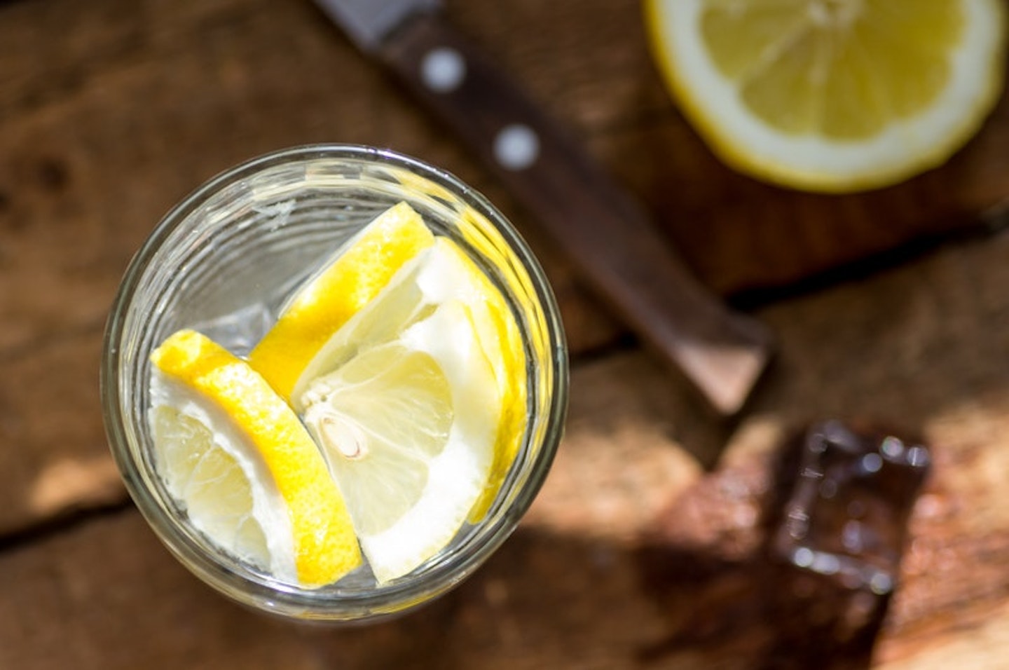 water with lemon