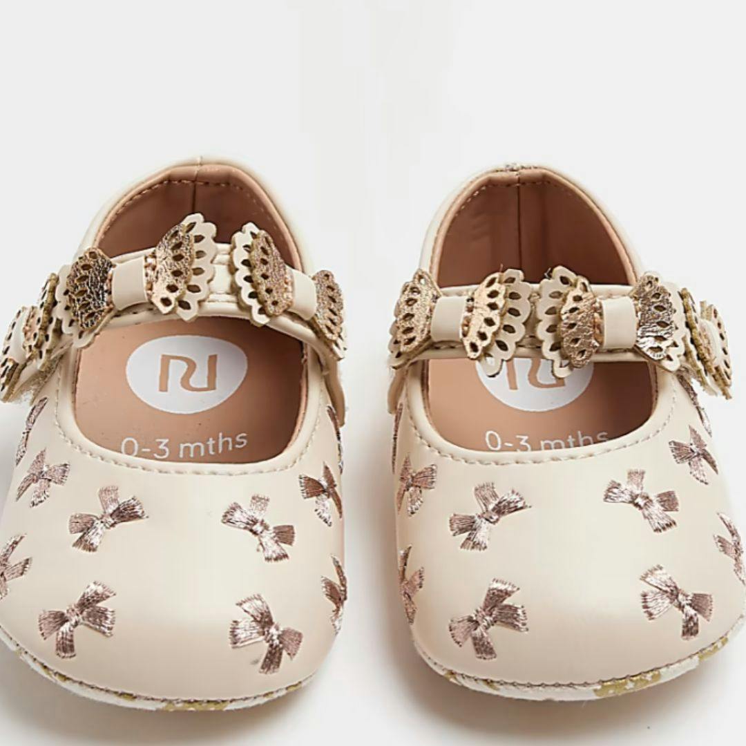 Cream flower sales girl shoes