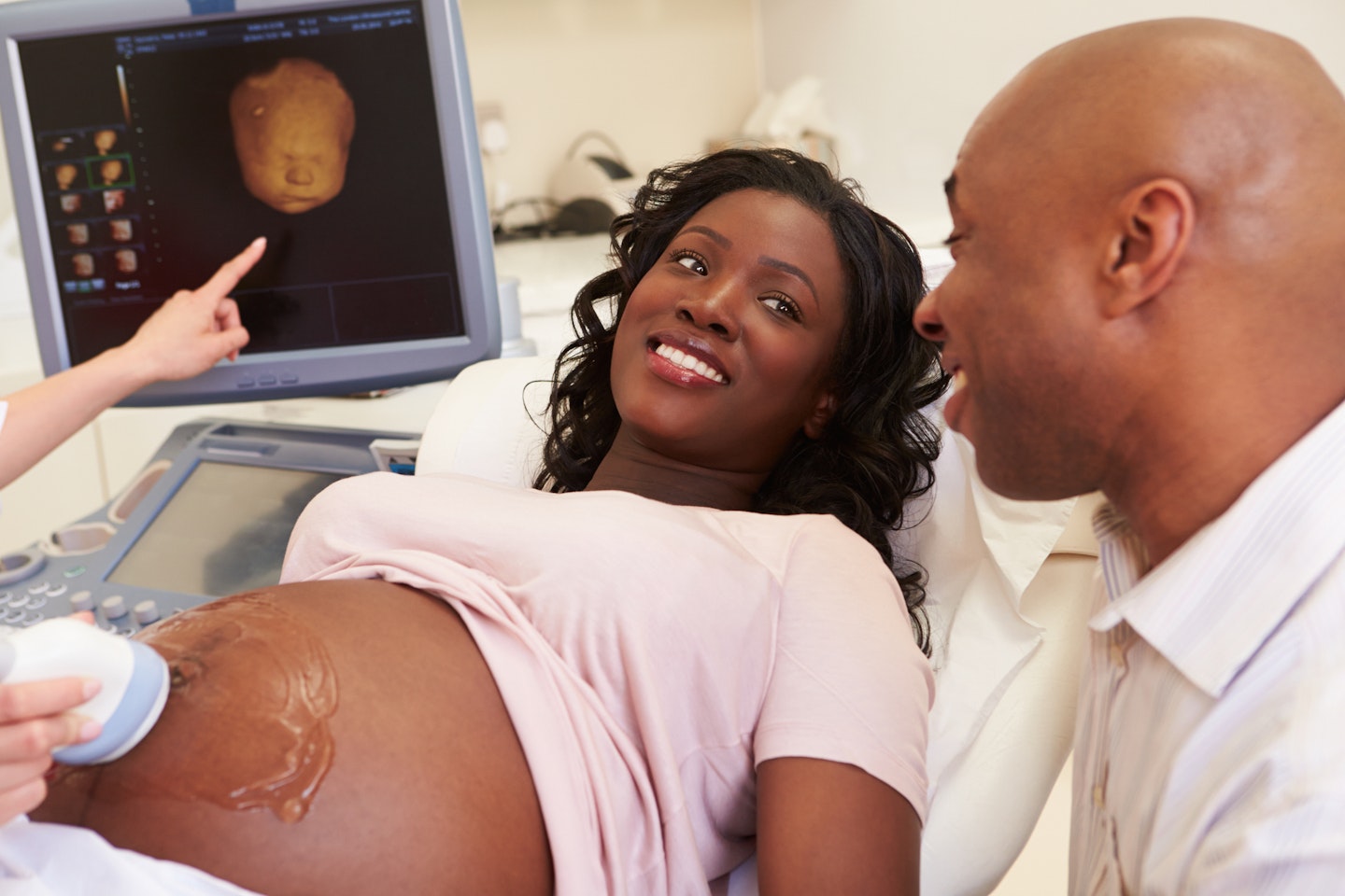 pregnant woman and husband having 4d baby scan