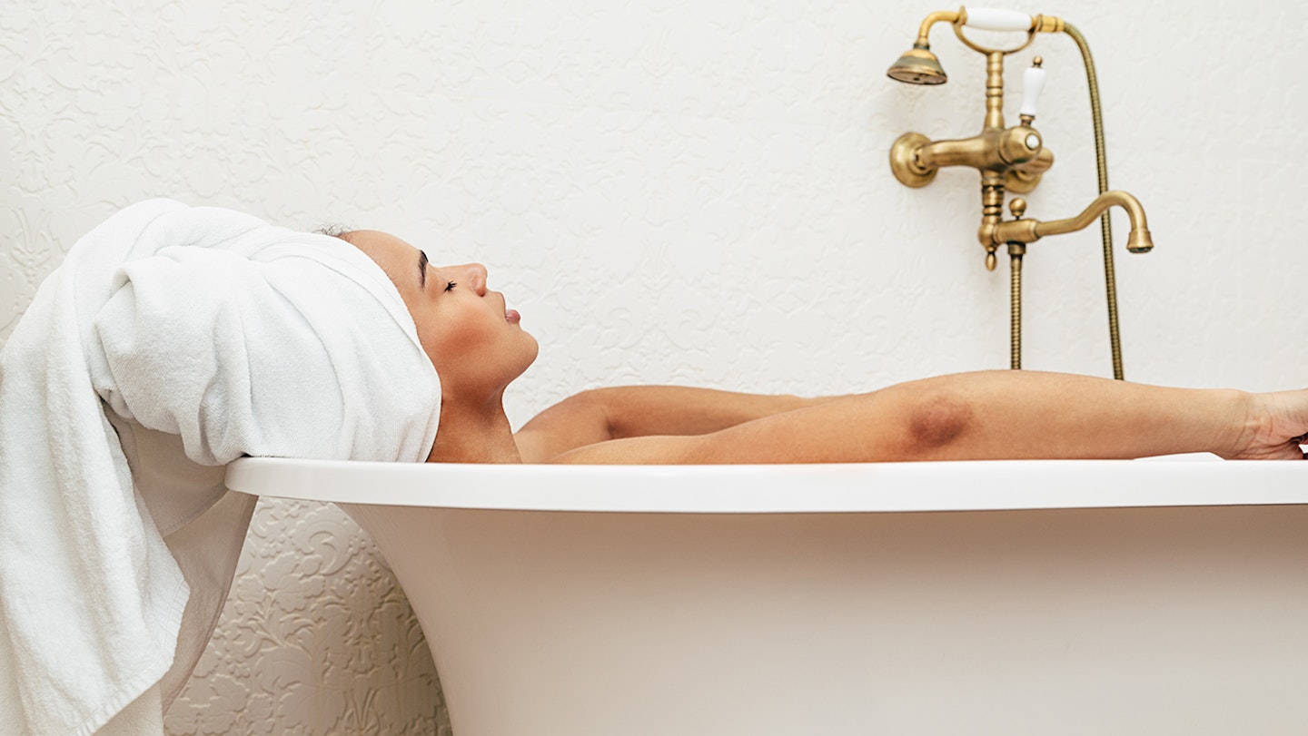 Baths While Pregnant: Can I Take a Bath While Pregnant? – Happiest