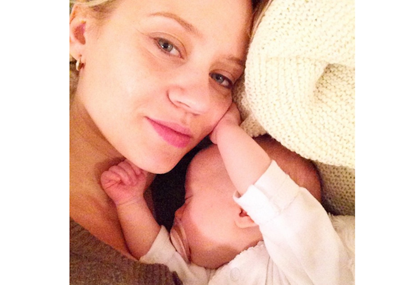 “Loving my Willow snuggles! #mummypost #love #baby #priceless”