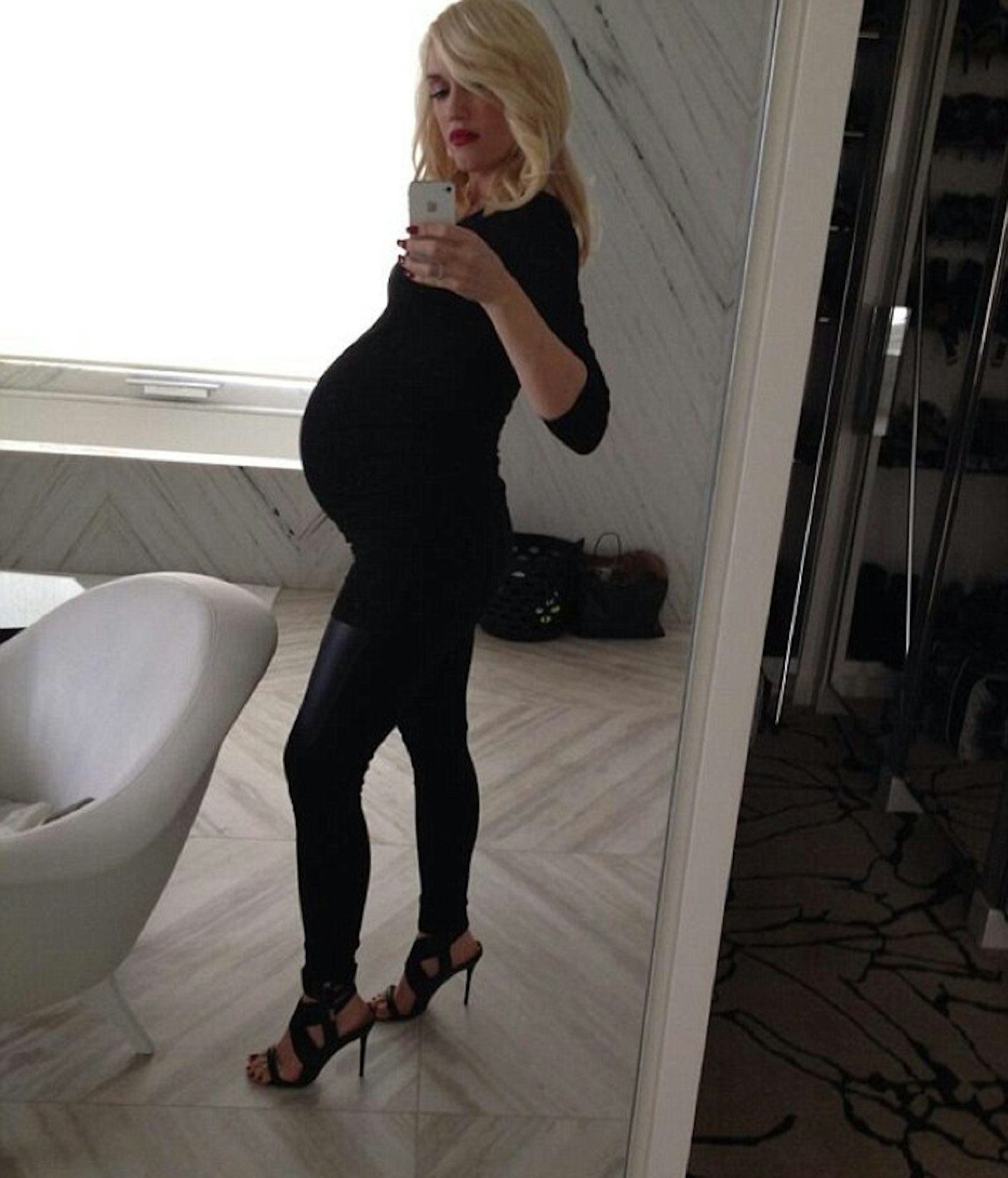 Gwen Stefani Leads The Pregnant Selfie Trend