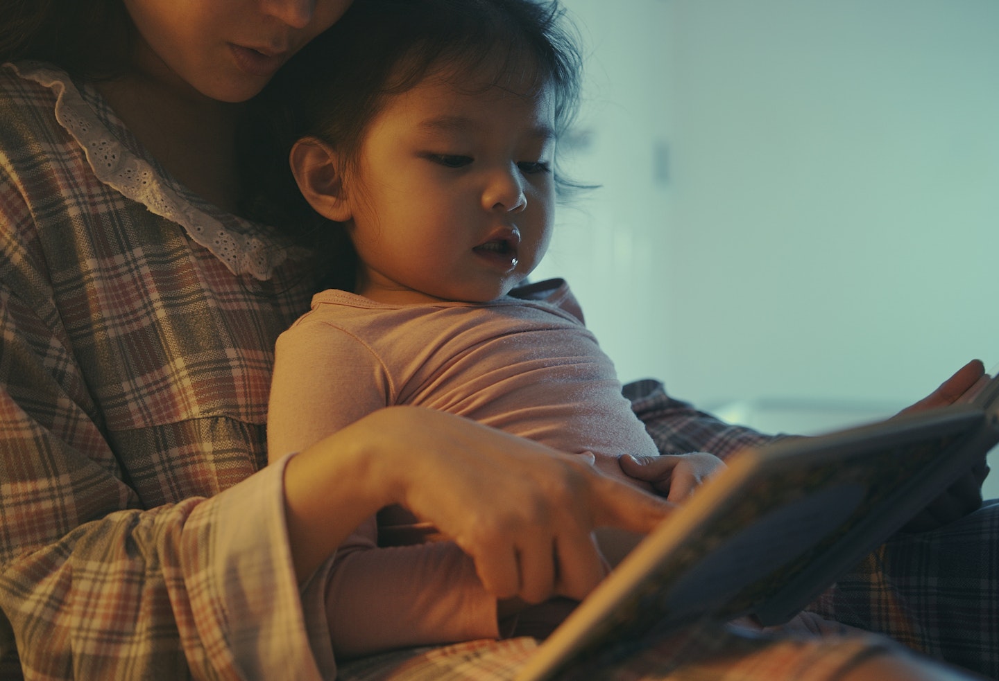 baby reading