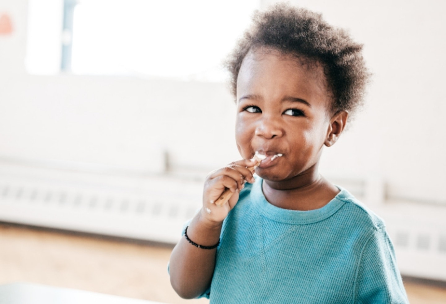 child eating healthy breakfast