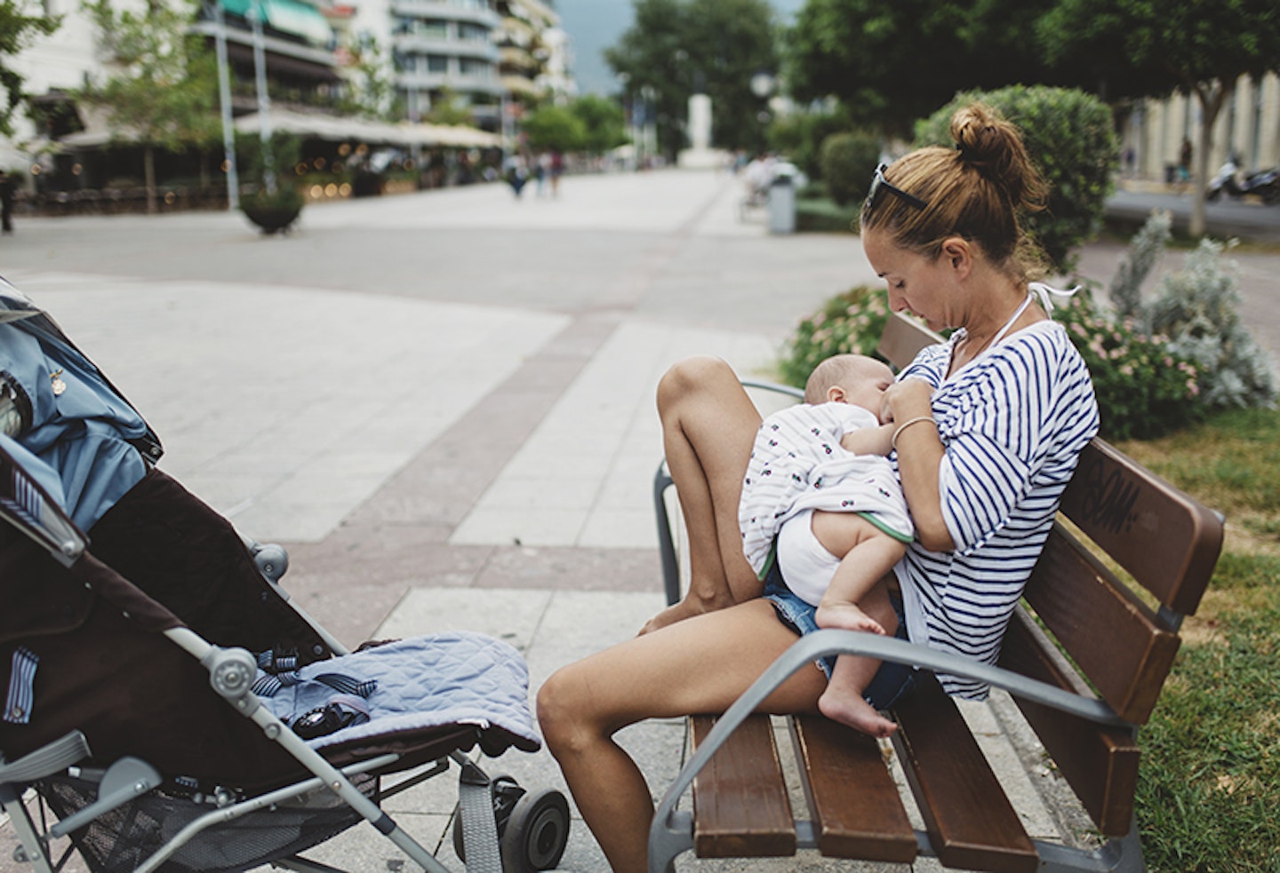 9 tips for breastfeeding in warm weather