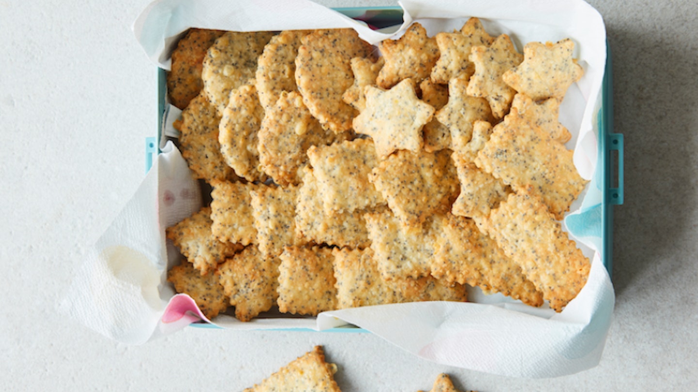 Garlic and poppy seed crackers