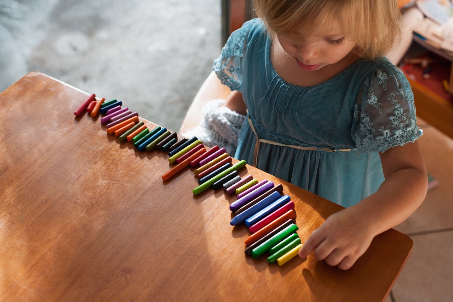 girl sorting crayons 