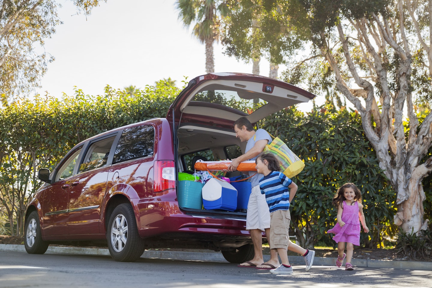 family packing car for holiday