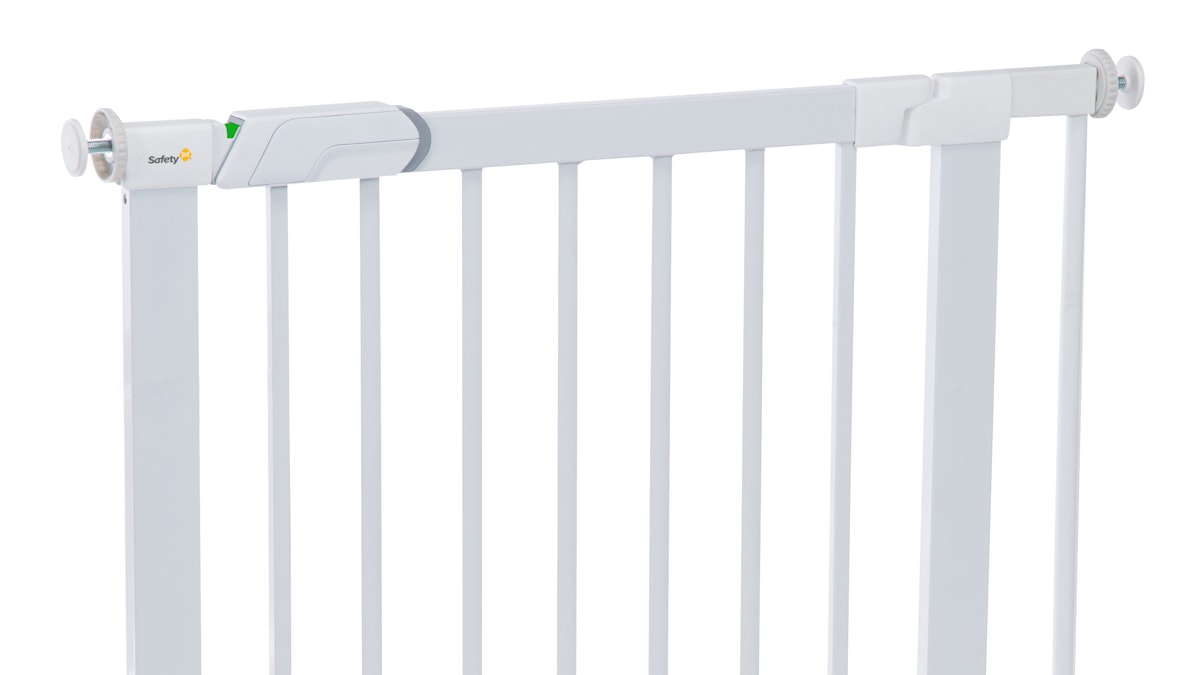 Safety 1st Flat Step Gate review | Reviews | Mother & Baby