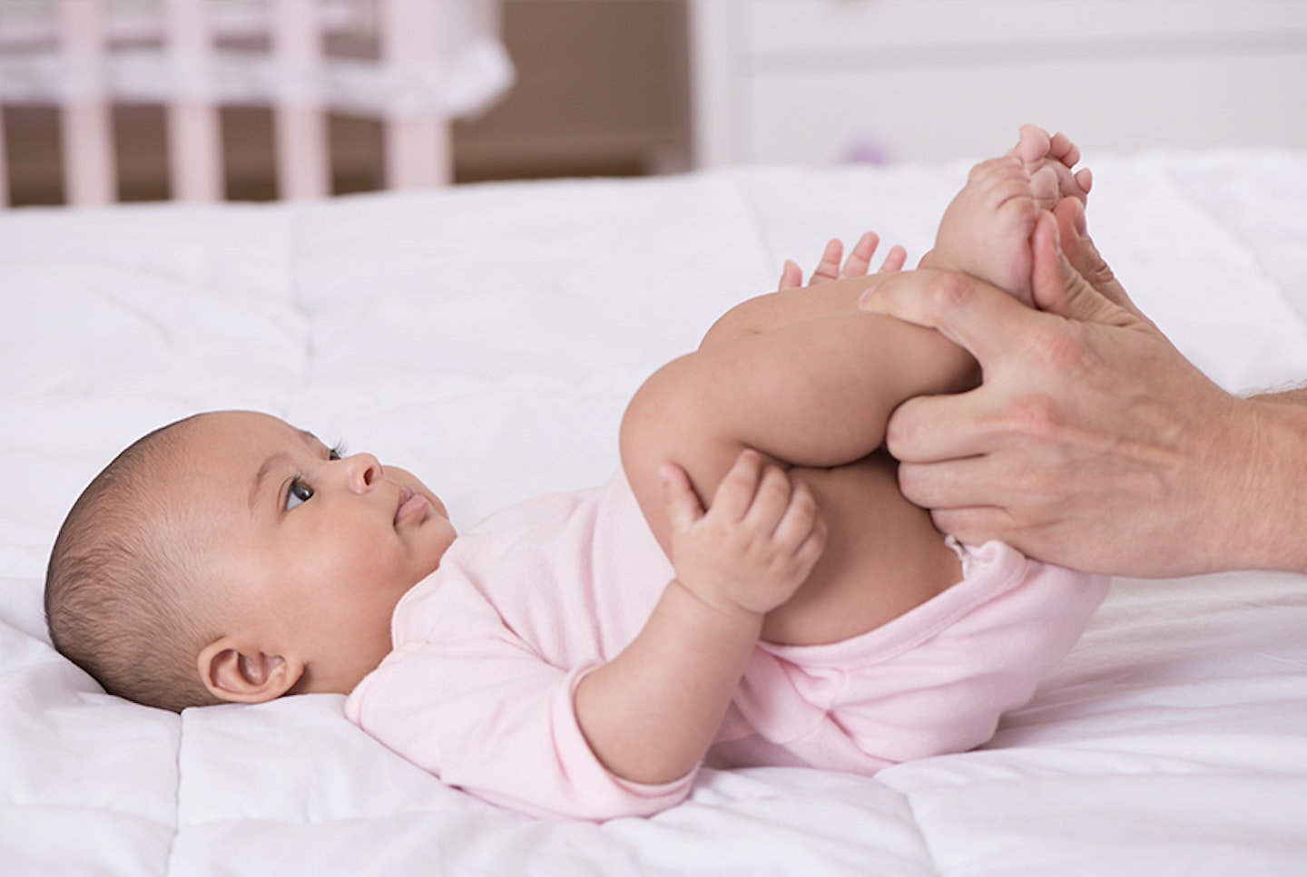 8 easy massage techniques to add to your baby’s bedtime routine