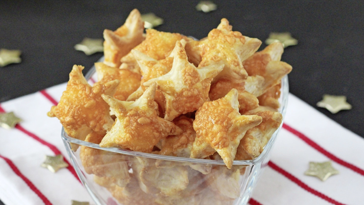 Star-shaped puff-pastry crackers