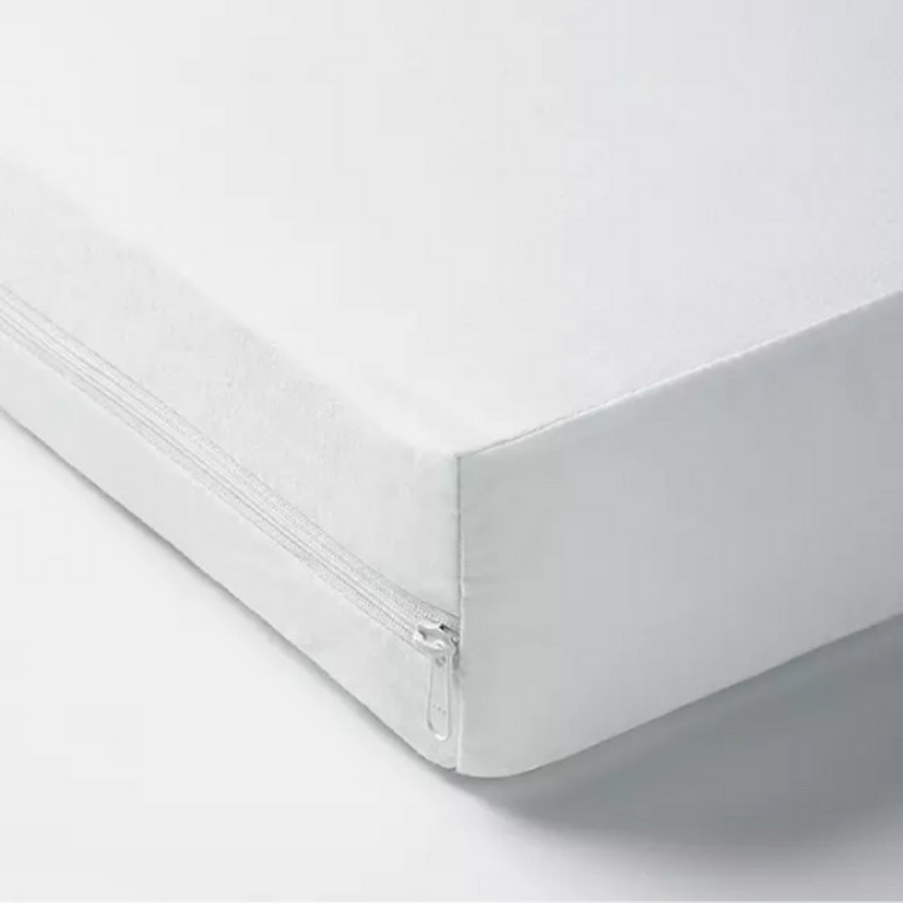 Waterproof mattress covers to protect your baby and their cot