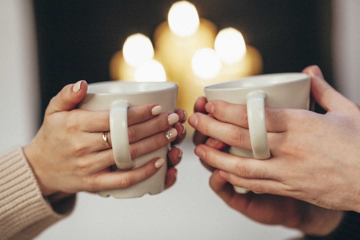 2 people holding a mug