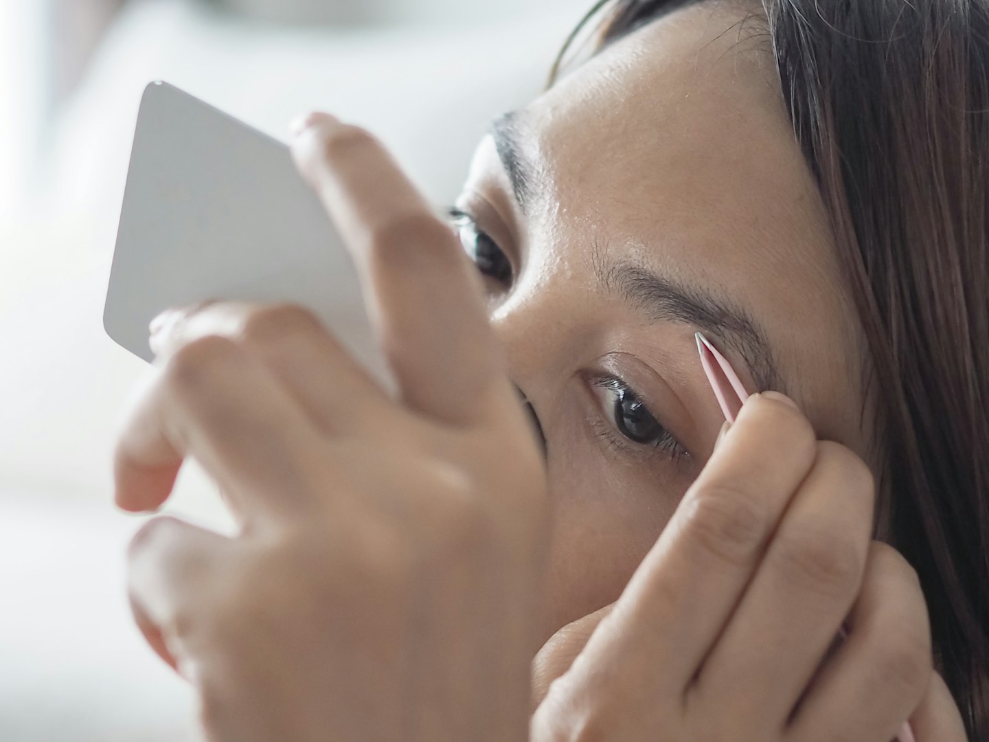 plucking eyebrows