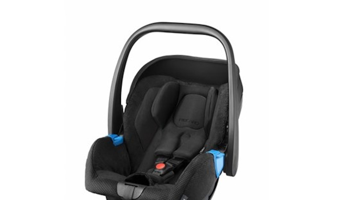 Suitable from birth to 13kg, the Privia is fitted with Recaro’s unique safety system, Hero. The head support and shoulder pads have been deranged so there can be no twisting of the belts. The car seat is also fitted with the Recaro Smart Fit Comfort Syst