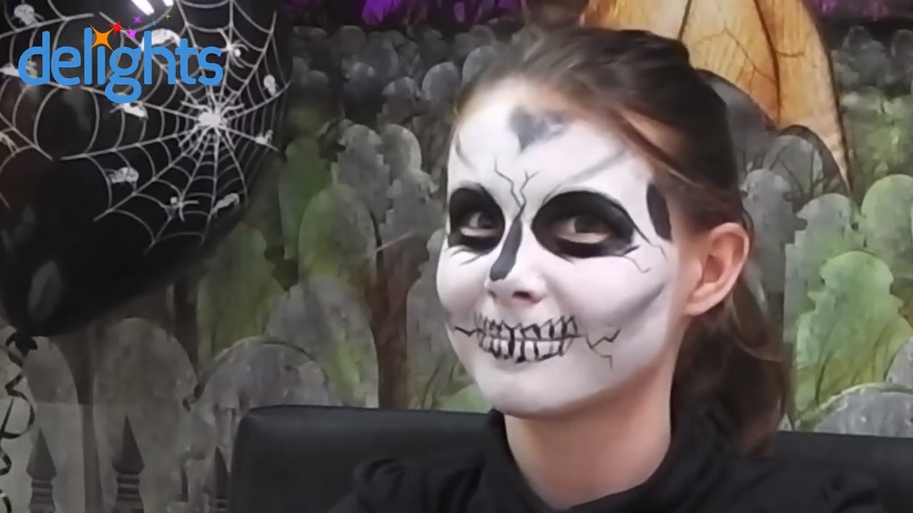 Step by step easy skeleton face paint for Halloween