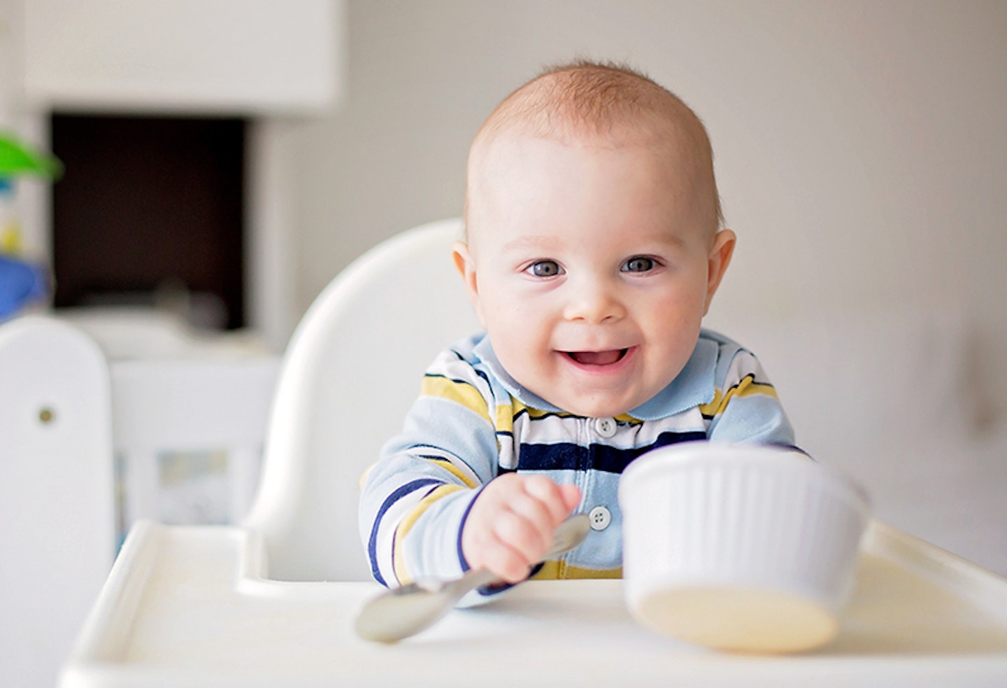 Easy Tricks to Teach Toddlers to Feed Themselves - Your Kid's Table