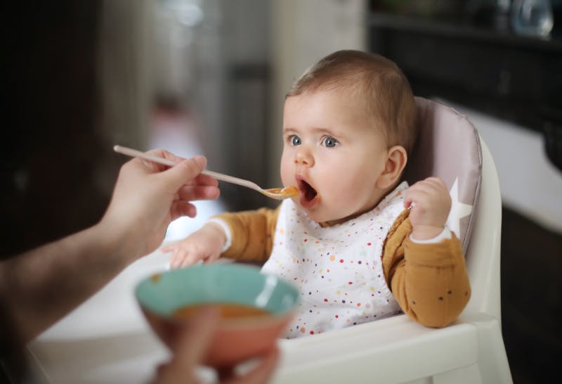 Weaning at 6 months: How to start weaning with food ideas