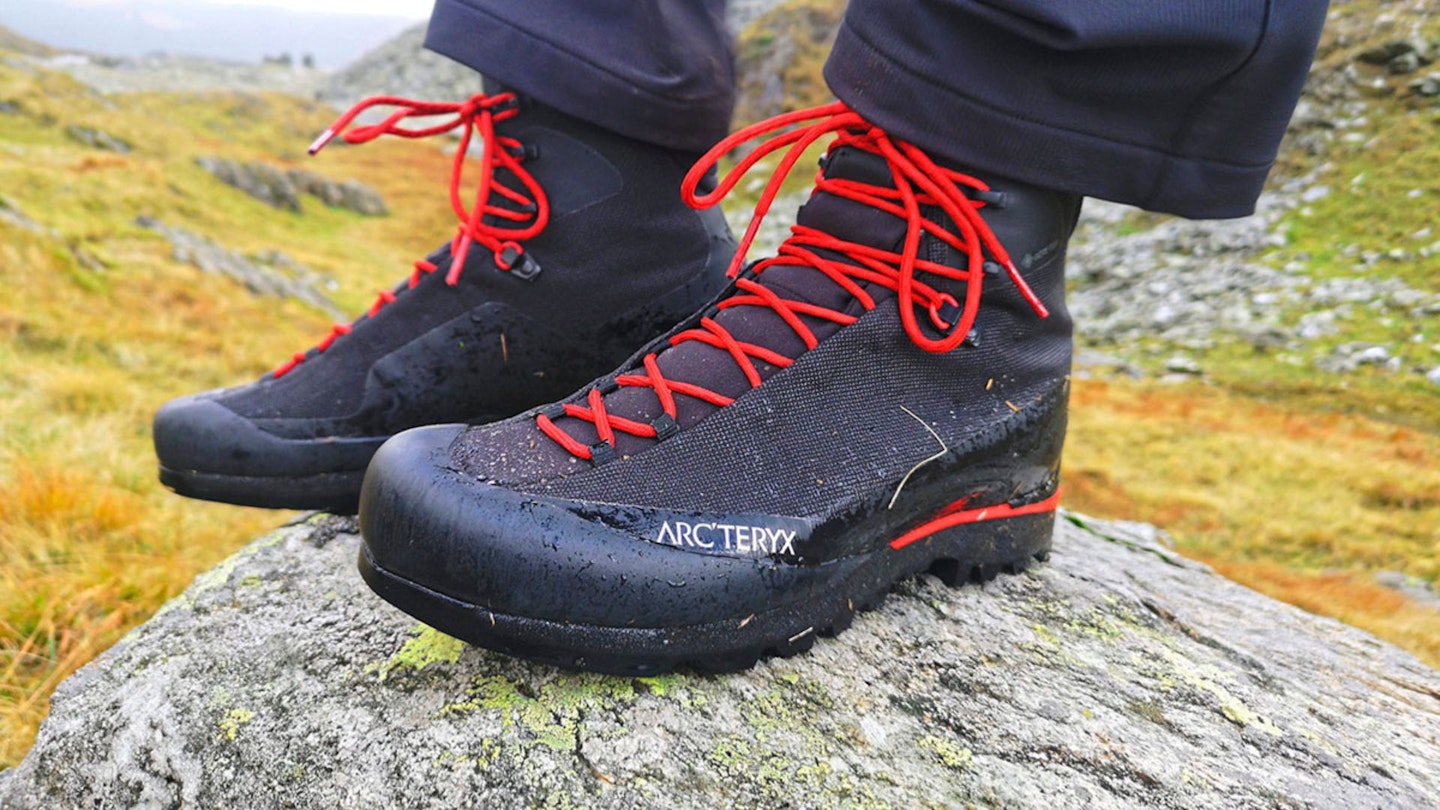 Arc’teryx Acrux LT GTX on test, user standing on a rock