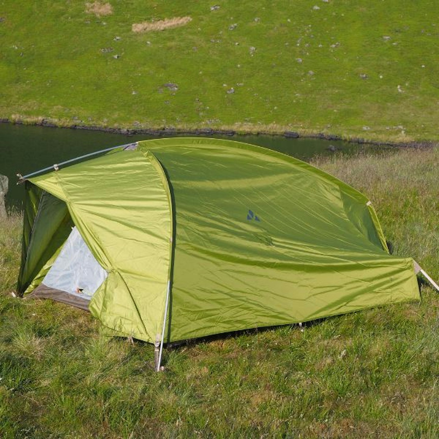 Vaude Taurus 3P pitched near a lake