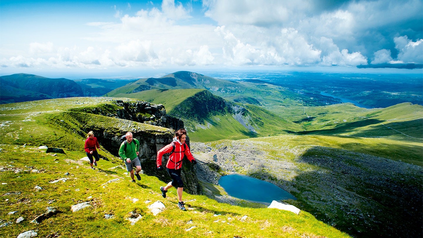 three runnners run in snowdon