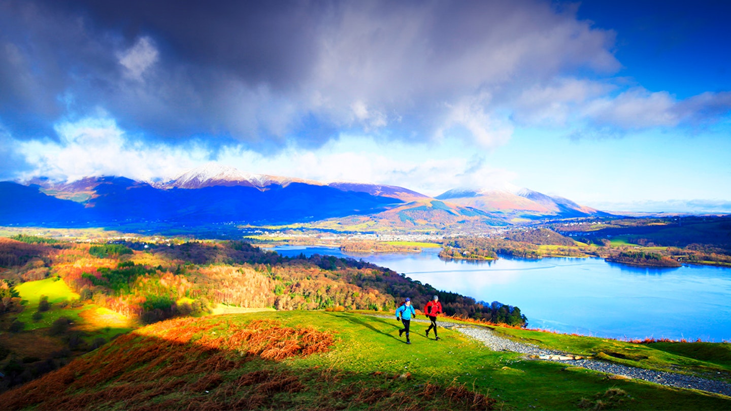 runners run in lake district