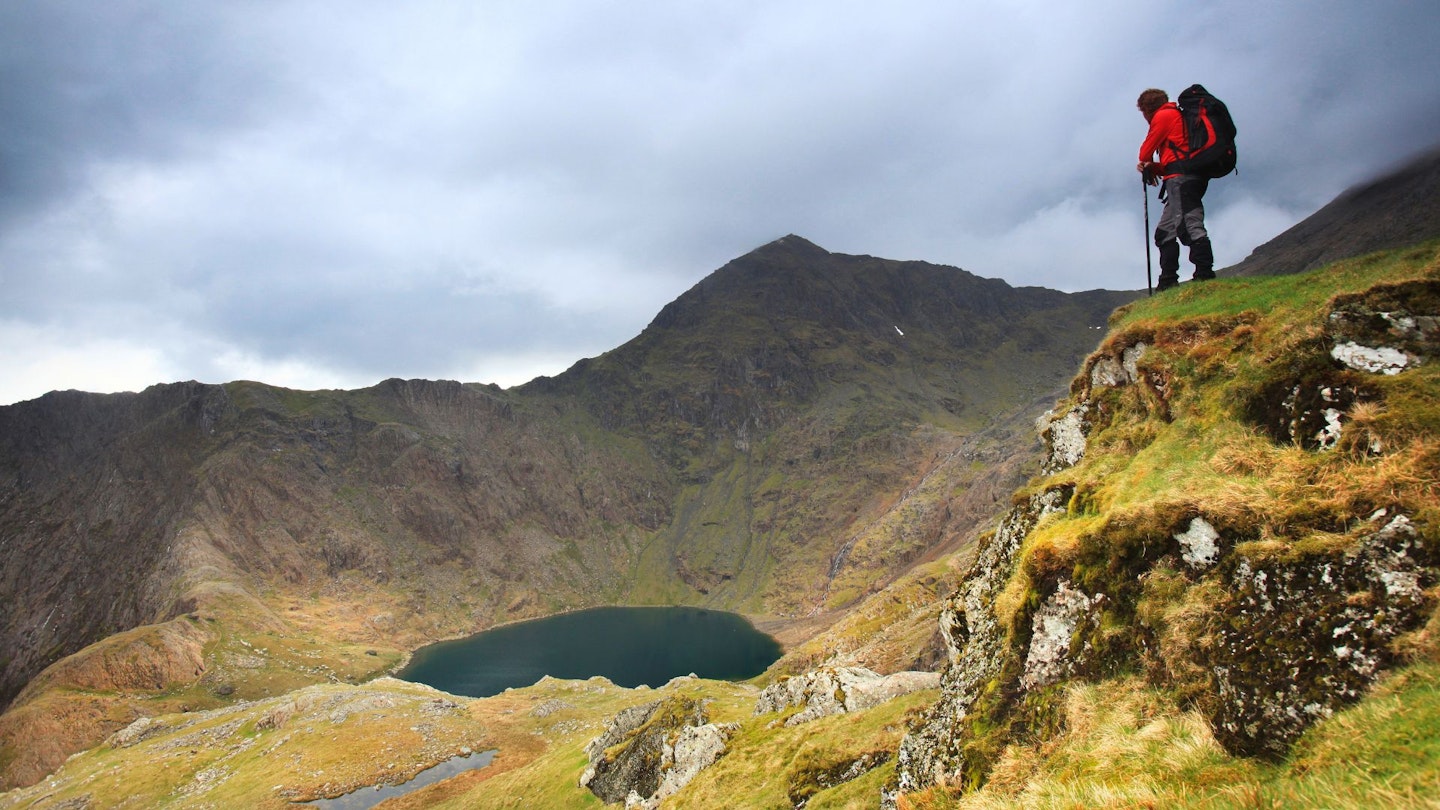 Hiker heading down to the Miners track, Snowdon