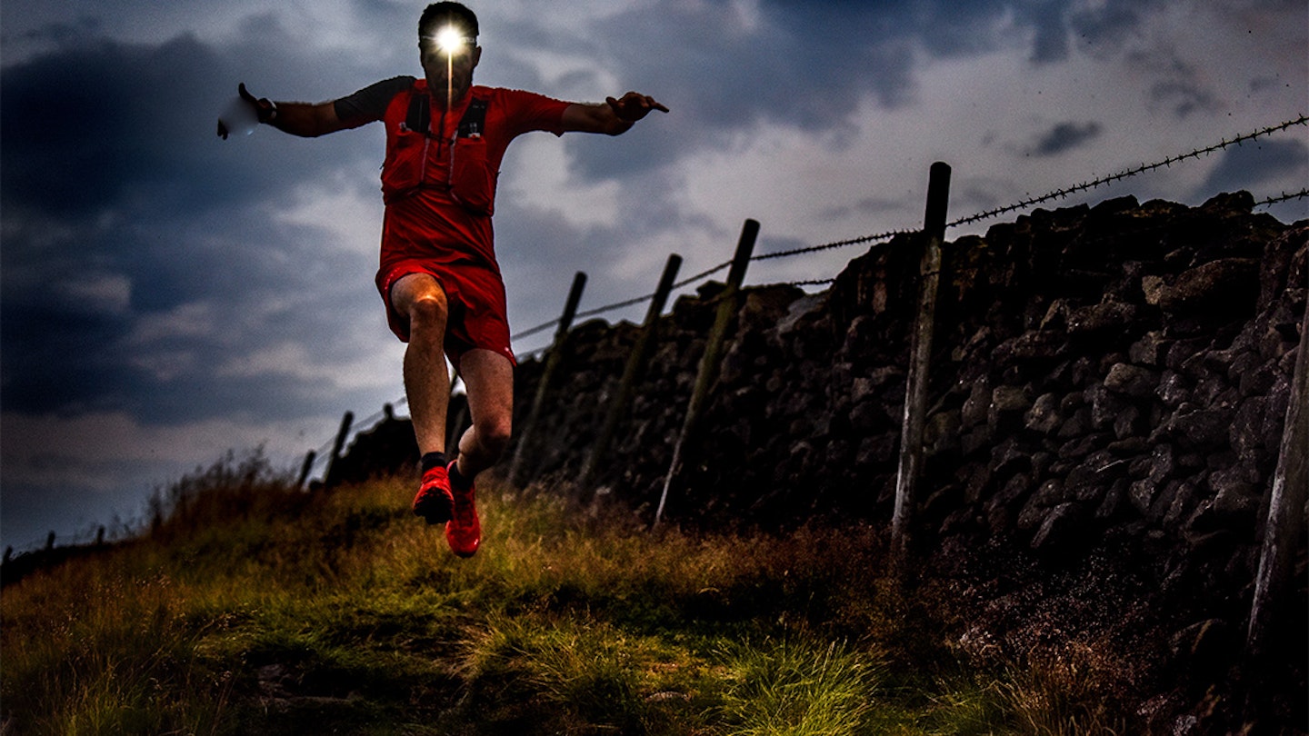 man runs in the dark with a headtorch