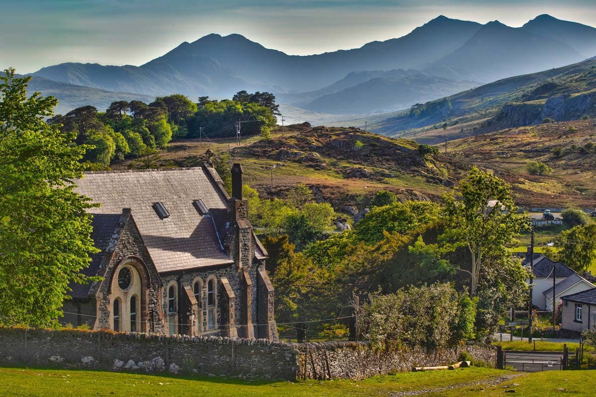 Best Places To Stay For Walkers In Snowdonia | LFTO