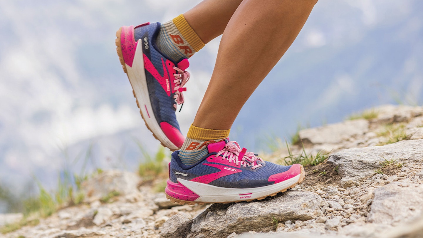 runner wearing brooks high point socks