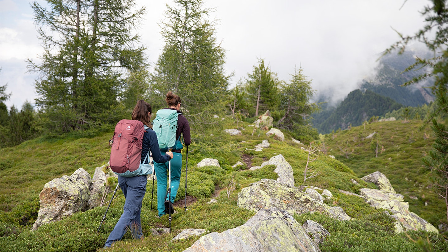 two women hike with deuter Trail rucksack