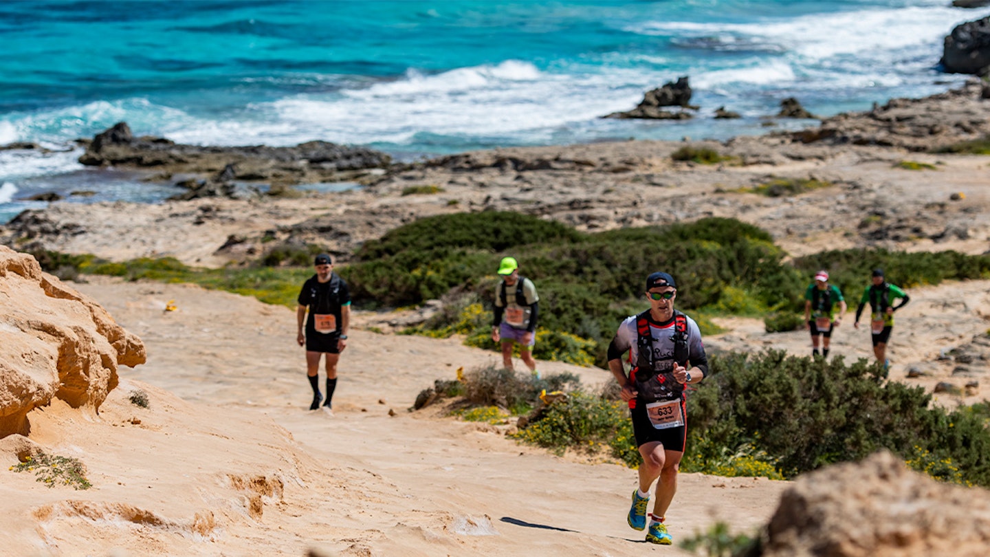 runners racing formentera all round trail race